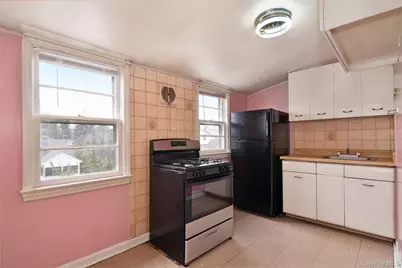 355 Upland Avenue, Yonkers, NY 10703 - Photo 22