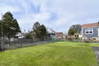 355 Upland Avenue, Yonkers, NY 10703 - Photo 32