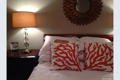 2 Town House Place #1J, Great Neck, NY 11021 - Photo 14