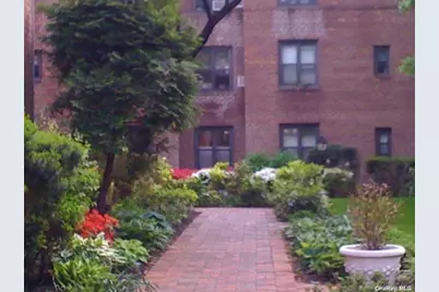 2 Town House Place #1J, Great Neck, NY 11021 - Photo 2