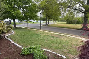 2 Dwarf Ln, Wantagh, NY 11793 - Photo 4