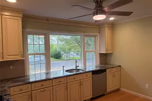 2 Dwarf Ln, Wantagh, NY 11793 - Photo 10