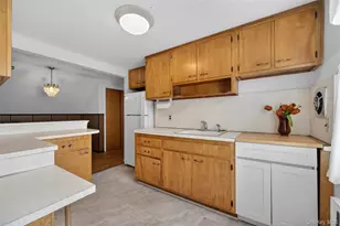 21 Whitney Ave, Floral Park, NY 11001 - Photo 18