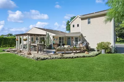 123 Broad Avenue, Aquebogue, NY 11901 - Photo 2