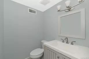33 E Seacrest Ave, Lindenhurst, NY 11757 - Photo 16