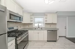 33 E Seacrest Ave, Lindenhurst, NY 11757 - Photo 10