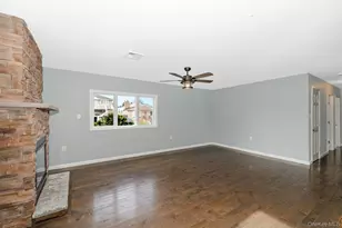 33 E Seacrest Ave, Lindenhurst, NY 11757 - Photo 18