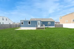 33 E Seacrest Ave, Lindenhurst, NY 11757 - Photo 8