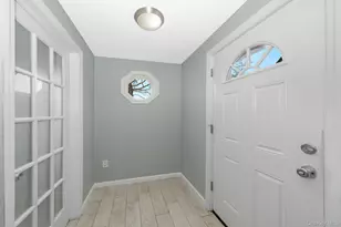 33 E Seacrest Ave, Lindenhurst, NY 11757 - Photo 20