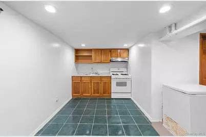 13301 226th Street, Springfield Gardens, NY 11413 - Photo 32