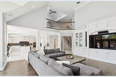 10 Colonial Drive, Smithtown, NY 11787 - Photo 12