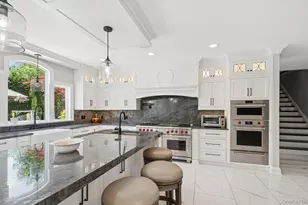 10 Colonial Dr, Smithtown, NY 11787 - Photo 10