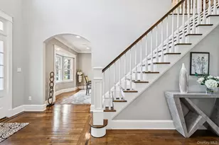 155 Bengeyfield Dr, East Williston, NY 11596 - Photo 4