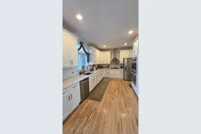 185 W Islip Road, West Islip, NY 11795 - Photo 12