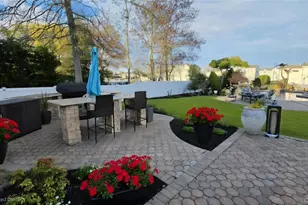 185 W Islip Rd, West Islip, NY 11795 - Photo 42