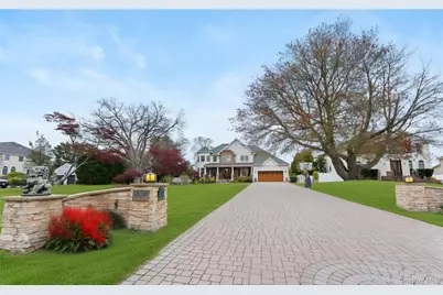 185 W Islip Road, West Islip, NY 11795 - Photo 4