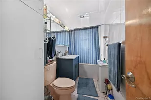 2445 Yates Ave, Bronx, NY 10469 - Photo 16