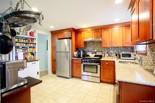 552 E Walnut St, Long Beach, NY 11561 - Photo 2