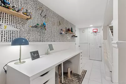2452 Woodland Avenue, Wantagh, NY 11793 - Photo 20