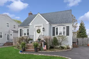2452 Woodland Ave, Wantagh, NY 11793 - Photo 2