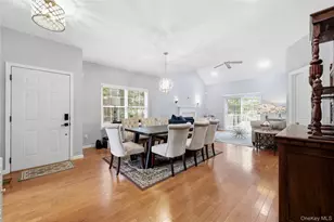 32 Eagle Cir, Bohemia, NY 11716 - Photo 12