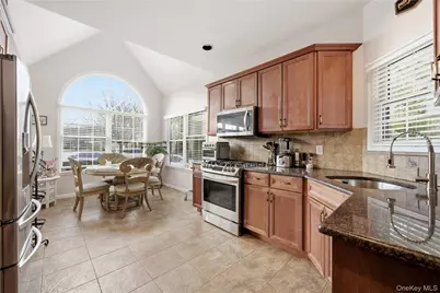 32 Eagle Circle, Bohemia, NY 11716 - Photo 12