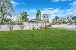 122 McKinley St, Brentwood, NY 11717 - Photo 2