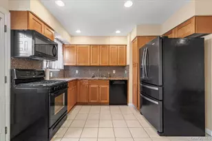 10 Maple Rd, Huntington Station, NY 11746 - Photo 8