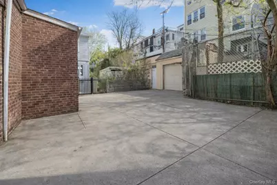 152 Livingston Avenue, Yonkers, NY 10705 - Photo 32