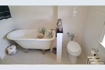 14713 Willets Point Boulevard, Whitestone, NY 11357 - Photo 14