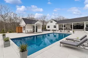 47 Old Riverhead Rd, Hampton Bays, NY 11946 - Photo 34