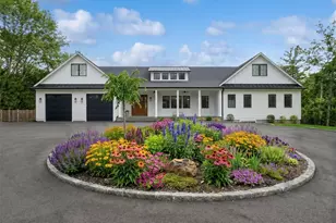 47 Old Riverhead Rd, Hampton Bays, NY 11946 - Photo 2