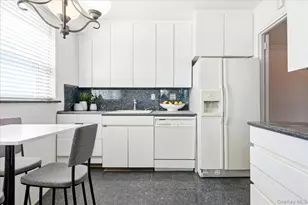 70-20 108th St, Forest Hills, NY 11375 - Photo 18