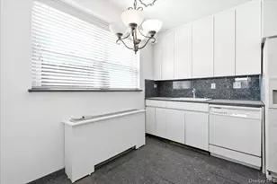 70-20 108th St, Forest Hills, NY 11375 - Photo 20