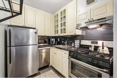 33 Barker Avenue #2J, White Plains, NY 10601 - Photo 1