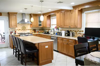 8 Chauncey Lane, Coram, NY 11727 - Photo 10