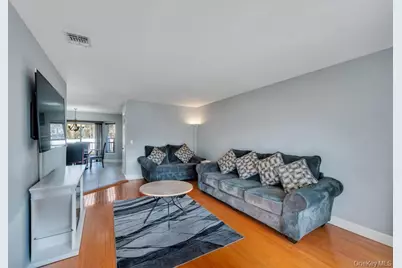 29 Harwood Way, Coram, NY 11727 - Photo 4