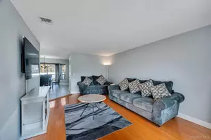 29 Harwood Way, Coram, NY 11727 - Photo 4