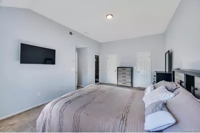 29 Harwood Way, Coram, NY 11727 - Photo 20