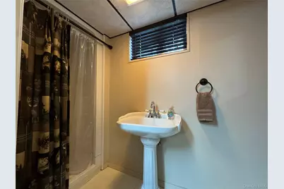 60 Syracuse Avenue, Medford, NY 11763 - Photo 26