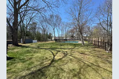60 Syracuse Avenue, Medford, NY 11763 - Photo 14