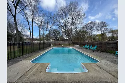 60 Syracuse Avenue, Medford, NY 11763 - Photo 12