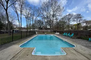 60 Syracuse Ave, Medford, NY 11763 - Photo 12