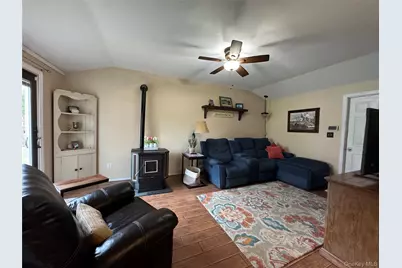 60 Syracuse Avenue, Medford, NY 11763 - Photo 4