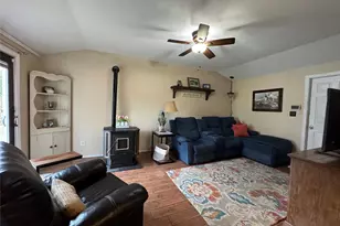 60 Syracuse Ave, Medford, NY 11763 - Photo 4