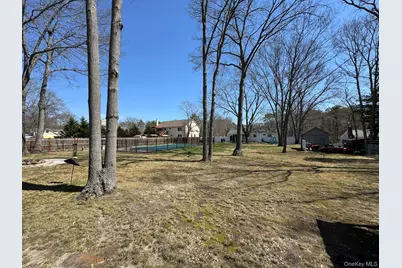 60 Syracuse Avenue, Medford, NY 11763 - Photo 10