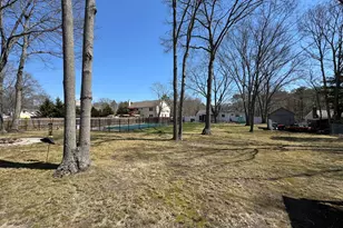 60 Syracuse Ave, Medford, NY 11763 - Photo 10
