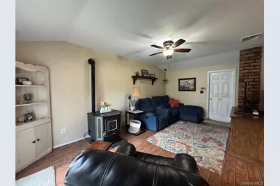 60 Syracuse Avenue, Medford, NY 11763 - Photo 24