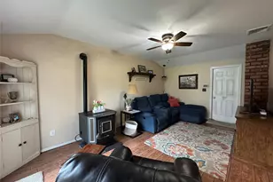 60 Syracuse Ave, Medford, NY 11763 - Photo 24