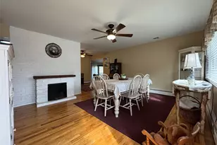 60 Syracuse Ave, Medford, NY 11763 - Photo 2
